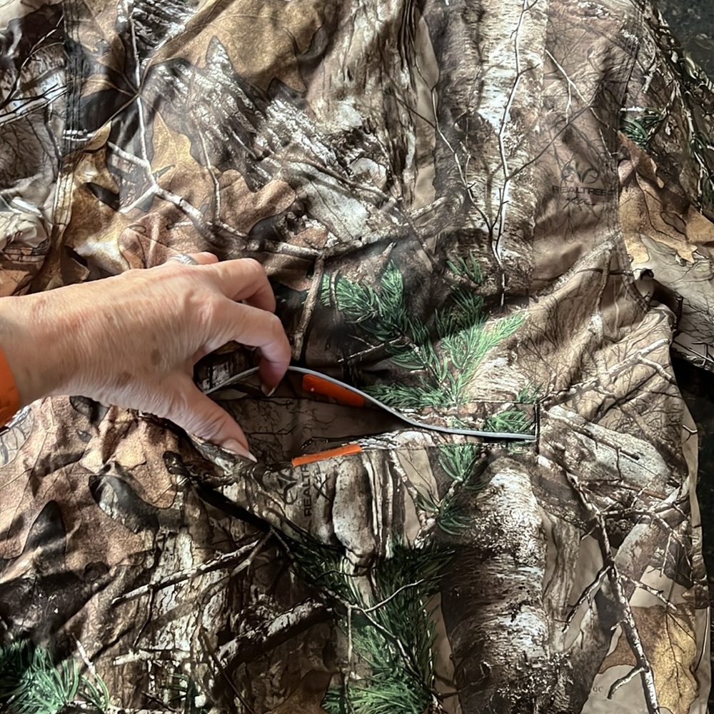 carhartt camo jacket- size 6x unisex . In excellent condition. Size6X - Picture 6 of 8